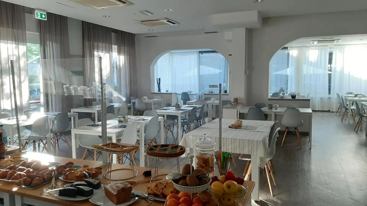 Hotel Arlecchino Riccione 3*,